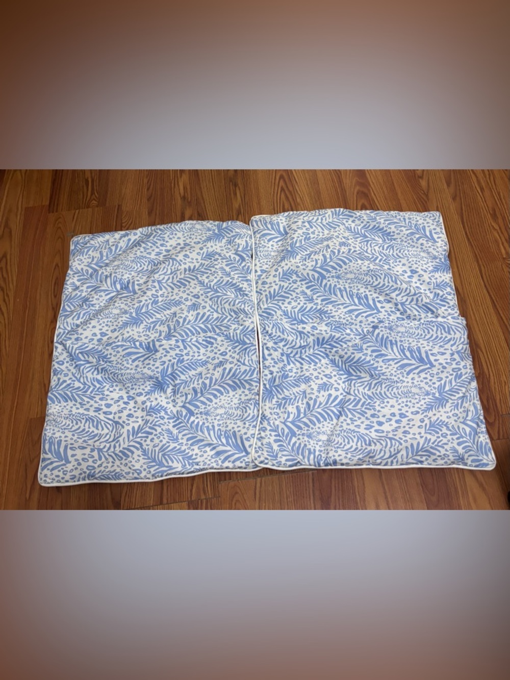 Lilly Pulitzer pottery barn teen in pillow shams - Picture 2 of 4
